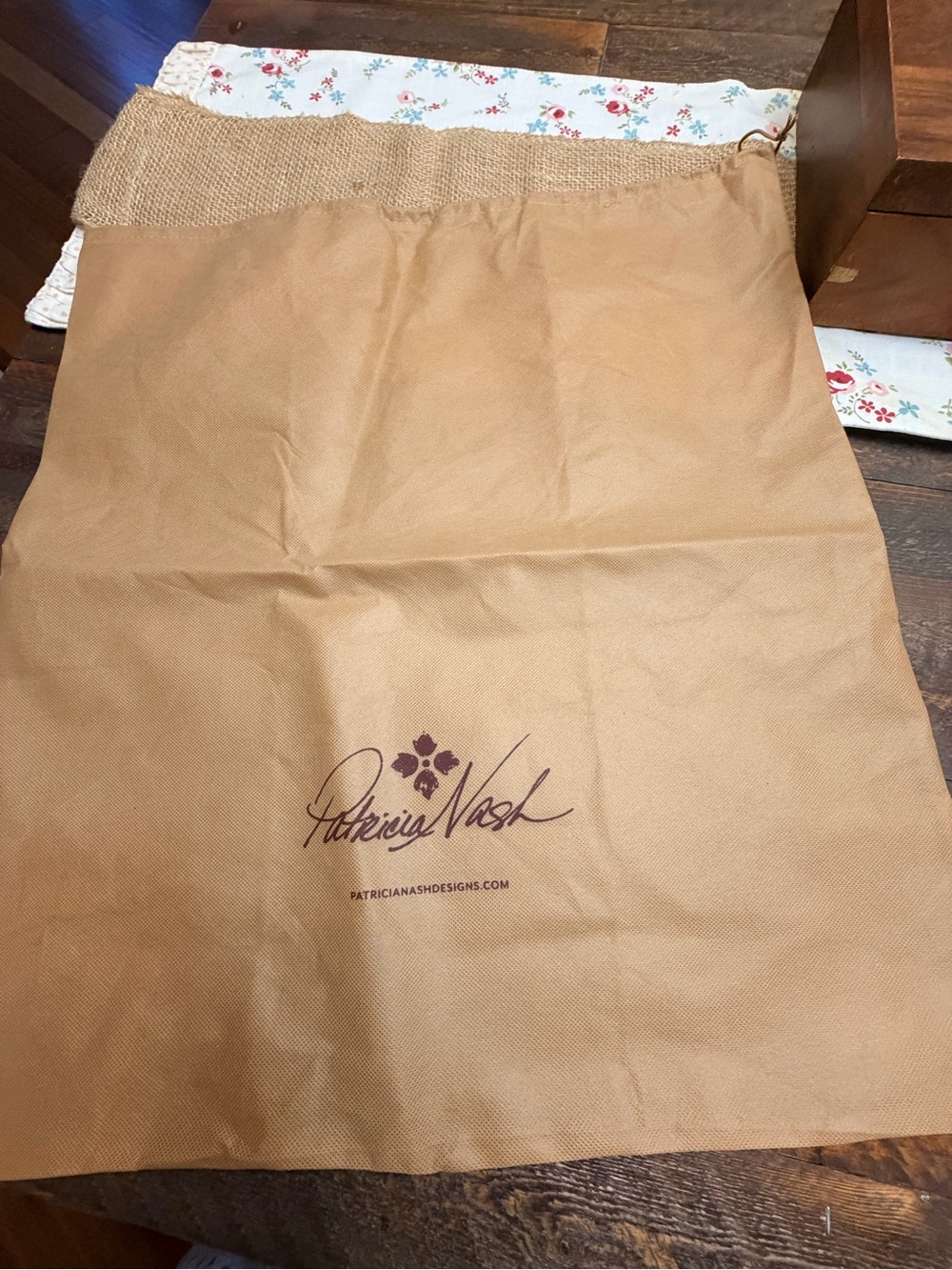 XL 21”x 24” Patricia Nash Tan Dust Storage Drawstring Bag EUC